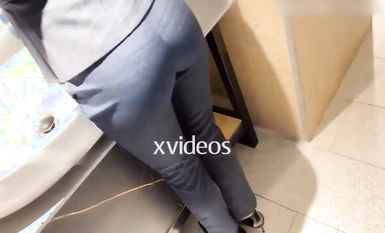 優雅氣質尤物小白領業務經理【Adeless2】終於被勾搭到了酒店，平時很矜持，到了床上沒想到這么騷啊~淫盪淫盪不堪的樣子太反差了