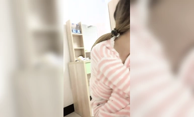 Nữ sinh 18 tuổi [Xiao Guai 7] say khướt chỉ sau vài chai bia và bị đụ. Cô thở hổn hển và hét lên: "Chết tiệt, chết tiệt, chết tiệt." Cô bé tươi tắn bị tàn phá như điên (1)