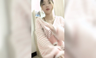 Nữ sinh 18 tuổi [Xiao Guai 7] say khướt chỉ sau vài chai bia và bị đụ. Cô thở hổn hển và hét lên: "Chết tiệt, chết tiệt, chết tiệt." Cô bé tươi tắn bị tàn phá như điên (1)