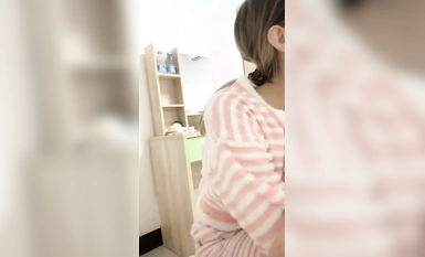 Nữ sinh 18 tuổi [Xiao Guai 7] say khướt chỉ sau vài chai bia và bị đụ. Cô thở hổn hển và hét lên: "Chết tiệt, chết tiệt, chết tiệt." Cô bé tươi tắn bị tàn phá như điên (1)