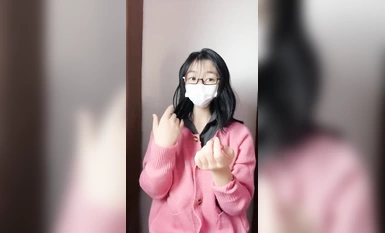 Seorang pendatang baru muncul, seorang gadis kelas dua berusia 19 tahun dengan cermin mata pergi ke laut [Summer Fairy Tale]. Dia kelihatan pemalu dan tidak matang. hati berdebar (3)