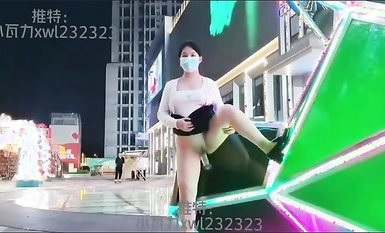 Berita terkini yang dibocorkan pada bulan November ialah perempuan murahan Twitter yang baru dinaikkan pangkat [Xiao Wali] mengambil gambar peribadi dia pergi ke laut selepas tamat pengajian dan mendedahkan dirinya sebagai jalang di khalayak ramai, melaku