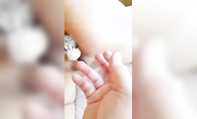 Berita terkini yang dibocorkan pada bulan November ialah perempuan murahan Twitter yang baru dinaikkan pangkat [Xiao Wali] mengambil gambar peribadi dia pergi ke pantai selepas tamat pengajian dan mendedahkan dirinya sebagai jalang di khalayak ramai, mela