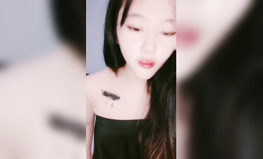 외모도 몸매도 최고인 여자가 잠자리에 들기 전 소란을 피운다. [04 꼬마] 섹시한 잠옷을 입고 늑대 친구와 교류하며 천천히 옷을 벗고 성기를 고르고 신음하고 신음하며 목욕의 유혹은 훌륭해요, 놓치지 마세요