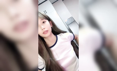 Wow ~ Sự hồi sinh đầy máu ~ Thiên thần giáng trần ~ [Sinh viên đại học Thâm Quyến], với ngoại hình siêu đẹp, sự xuất hiện bất ngờ của nàng tiên nhỏ đủ khiến toàn bộ khán giả phải kinh ngạc, âm hộ nhỏ màu hồng, mọng nước và thơm ngon! (3)