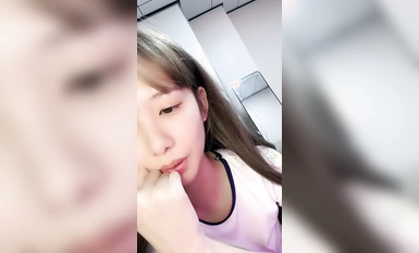 Wow ~ Sự hồi sinh đầy máu ~ Thiên thần giáng trần ~ [Sinh viên đại học Thâm Quyến], với ngoại hình siêu đẹp, sự xuất hiện bất ngờ của nàng tiên nhỏ đủ khiến toàn bộ khán giả phải kinh ngạc, âm hộ nhỏ màu hồng, mọng nước và thơm ngon! (3)