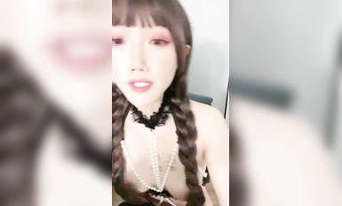 Người đẹp dâm đãng [con nai nhỏ bị lạc] có một chiếc tất nhét vào âm hộ của cô ấy! Chân M đang xoa bóp huyệt đạo, vẻ mặt dâm đãng và trợn mắt, nhìn cận cảnh huyệt thè lưỡi cực kỳ dâm đãng