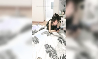 【91約妹達人】真實約炮強上00後高中紋身高顏值小蘿莉，沒干之前一直做出誘人的舉動，吃完宵夜後被男主上演強干啪啪 （2）