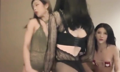 High-energy warning heavy weight" excellent body value peak than women more women high air-conditioning quality peripheral TS [Shi Shi Jun Jun] November private shoot with the gold master all kinds of play nappy mutual countersubtracting threesome male an