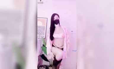 極品半糖美女主播「優米米米」私拍艷舞露奶，浴室誘惑撩騷，絲襪美腿足交，指摳道具自慰，口交約炮啪啪啪 合集（1）