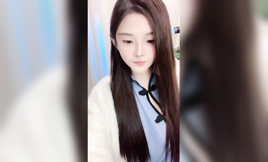 明星顏值甜蜜女神【蘇州狐狸】綠播下海小尺度！撩起情趣裝，一對豪乳又大又白，白絲襪美腿性感，脫下褲子大白屁股拍打