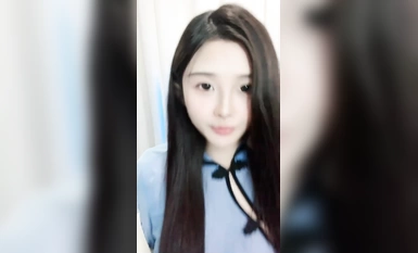 明星顏值甜蜜女神【蘇州狐狸】綠播下海小尺度！撩起情趣裝，一對豪乳又大又白，白絲襪美腿性感，脫下褲子大白屁股拍打