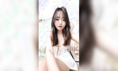 Vẻ đẹp ngây thơ mới học đường đã bị đụ [Gấu nghịch ngợm] Ngu dốt, dễ thương và trẻ trung, khí chất nữ tính của nàng tiên nhỏ không thể ngăn cản, bị bạn trai đụ ở nhiều tư thế khác nhau, ngầu và đẹp quá! (5)