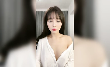 女神降臨，明星氣質頂級身材，人氣大美人【小福貴兒】罕見大尺度，裸艷舞誘惑、道具紫薇、無套啪啪，高潮臉爽死人 (4)