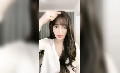女神降臨，明星氣質頂級身材，人氣大美人【小福貴兒】罕見大尺度，裸艷舞誘惑、道具紫薇、無套啪啪，高潮臉爽死人 (4)