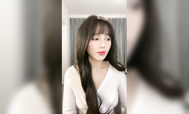 女神降臨，明星氣質頂級身材，人氣大美人【小福貴兒】罕見大尺度，裸艷舞誘惑、道具紫薇、無套啪啪，高潮臉爽死人 (5)