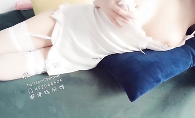 极品白富美〖私人玩物〗性感白丝裙私拍，清纯唯美视觉感超强，白白嫩嫩极品身材超级诱惑！