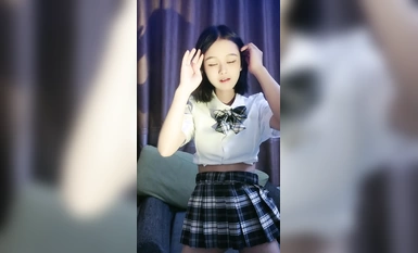 Một cô gái 19 tuổi với dáng người nhỏ nhắn, bản sao của Yang Chaoyue [Xiaoyi's SO Bobo], bị bôi kem nhiều lần, thở hổn hển và đẫm mồ hôi (3)