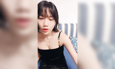 19岁的美胸学生10小时，为了学费下海了【甜甜真可爱】湖南小仙女，白嫩发育好，楚楚可怜的小眼神麻了 (1)