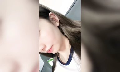 顶级尤物女神校花【广州学妹】绿播转黄下海诱惑！极品颜值细腰美腿，掰开紧致小穴特写，美女还挺骚，极度诱惑