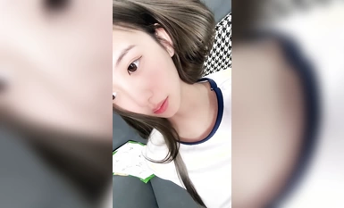 顶级尤物女神校花【广州学妹】绿播转黄下海诱惑！极品颜值细腰美腿，掰开紧致小穴特写，美女还挺骚，极度诱惑