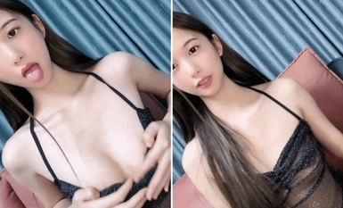 顶级尤物女神校花【广州学妹】绿播转黄下海诱惑！扒开丁字裤，干净粉嫩美穴，撩起裙子白嫩贫乳，细腰美腿扭动呻吟
