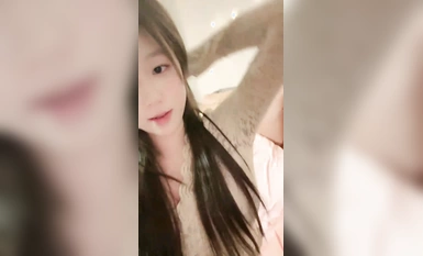 Cô gái xinh đẹp [Xiao Chu] có bộ ngực đẹp và dáng người tuyệt vời! Nâng quần áo của cô ấy lên và nhào nặn âm hộ của cô ấy, cởi đồ lót của cô ấy và chụp cận cảnh âm hộ của cô ấy, âm hộ nhỏ chặt chẽ của cô ấy được đụ bằng ngón tay.