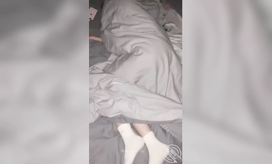 Ang master ng brother-sister incest sa Haijiao Community [na nagnanasa sa kanyang sariling kapatid na babae] ay madalas na nag-espiya sa kanyang nakababatang kapatid na babae sa shower at nahuhumaling dito Ang nakababatang kapatid na babae (ang pinakamahu