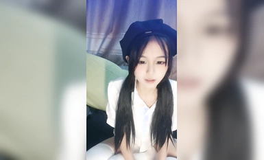 清纯双马尾嫩妹妹【小易的so啵啵】较小身材骚的很！翘起双腿白袜子，揉搓小穴摆弄姿势，翘起美臀摇摆，极度诱惑