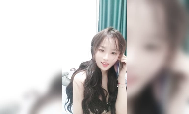G奶大學生，奶子好漂亮【大白兔糖糖】白花花的少女肉體，居然還是個一線天饅頭逼，撅起來瞬時讓你勃起！ (5)