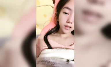 Di sini datanglah kecantikan sekolah yang paling tulen [Wan'er], puki yang sangat lembut, dia kelihatan seperti dia masih dara, dengan wajah yang cantik, dan dia perlahan-lahan menjadi basah, ia mengujakan dan cantik! (8)