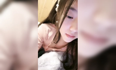 Here comes the most authentic school beauty [Wan'er], super lambot na puke, parang virgin pa, maganda ang mukha, at unti-unti na siyang namamamasa, nakakakilig at maganda! (5)