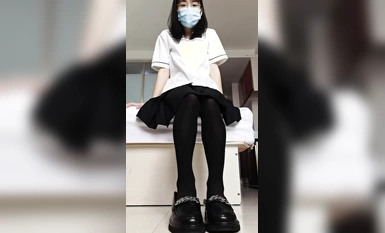 Cô bé dễ thương với đôi chân xinh đẹp và đôi chân xinh đẹp [Xiao Qiqi Wenwen] có footjob và cumshot cực lớn, đôi chân xinh đẹp thật quyến rũ! Lời nói tục tĩu trêu chọc và xuất tinh khắp lòng bàn chân, rùa ép tinh dịch vào chân trần và tất chân, đẩy dầu và xuất tinh (5)