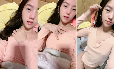 最正宗校花來了【晚兒】超級嫩B，看著好像還是個處女，清秀臉蛋，慢慢就摸出水來了，刺激好看！ (7)