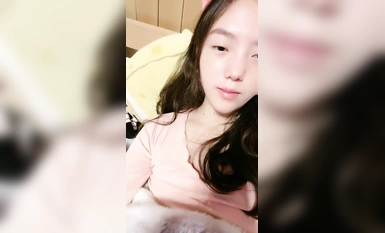 Here comes the most authentic school beauty [Wan'er], super lambot na puke, parang virgin pa, maganda ang mukha, at unti-unti na siyang namamamasa, nakakakilig at maganda! (6)