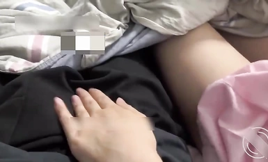 12월 말의 헤비급! 강한 푸시! 케이프에서 가장 강한 남매 근친상간 [괴롭힘 자매가있는 집] 공포 영화를 무서워하는 여동생이 한밤중에 내 침대에 올라가 나를 직접 놀리기 위해