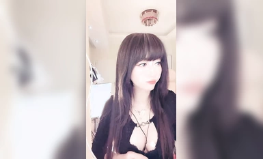 สาวงามขายาวถุงน่องดำเจ้าแม่หัวเป่าจีผู้น่าสงสาร (1)