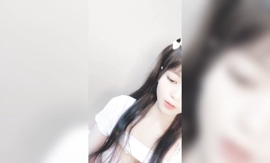 -絕對的女神，【閃閃】，真的太純了~看一眼就想射~極品啊，展示自己的小視頻，白臀美腿玉足 (3)
