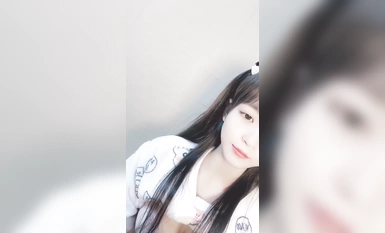 -絕對的女神，【閃閃】，真的太純了~看一眼就想射~極品啊，展示自己的小視頻，白臀美腿玉足 (1)