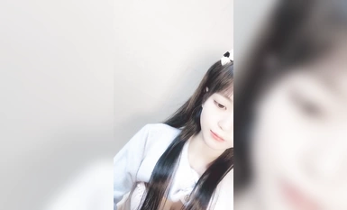 -絕對的女神，【閃閃】，真的太純了~看一眼就想射~極品啊，展示自己的小視頻，白臀美腿玉足 (1)