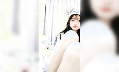Inirerekomenda sa antas ng kagandahan ng paaralan~Isang kulay rosas at malambot na batang babae [mahilig kumain ng karne si Nini] pumunta sa dagat upang kumita~Isang koleksyon ng iba't ibang masturbesyon na live na broadcast (5)