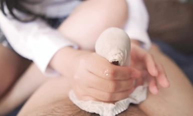 Saku J-一個變態日本女孩在內褲打手槍後與內褲與精液手淫
