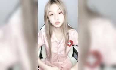 校花學妹！【你的初戀6】顏值逆天~超級粉嫩小b~全裸特寫 (13)