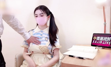 顏值巔峰唯美女神〖狐不妖〗剛滿18的我 被迫吃老師的雞巴，粉嫩小穴濕粘淫汁 無套爆肏虛脫