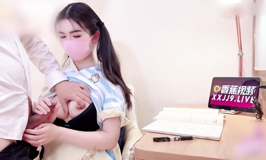 顏值巔峰唯美女神〖狐不妖〗剛滿18的我 被迫吃老師的雞巴，粉嫩小穴濕粘淫汁 無套爆肏虛脫