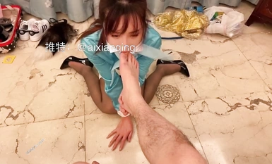 Showman.com busty internet celebrity "Ai Xiaoqing" sumabog sa black silk stockings secretary uniform, mapang-akit na close-up ng creampie na walang condom