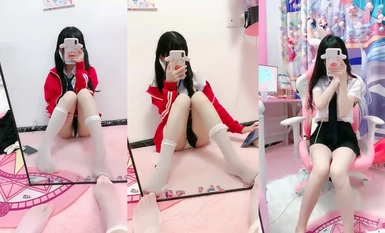 カワイイ～カワイイ【女子高生のお姉さん】の膨らんだおっぱいが可愛い (1)