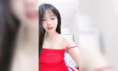 Nữ sinh trong sáng và dễ thương, đừng xúc phạm mèo con (2)