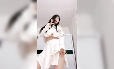 Nữ sinh trong sáng và dễ thương, đừng xúc phạm mèo con (2)