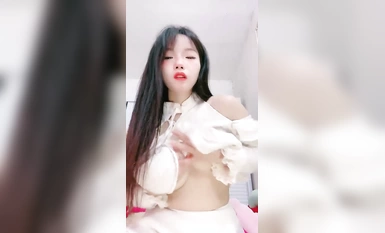 Nữ sinh trong sáng và dễ thương, đừng xúc phạm mèo con (2)